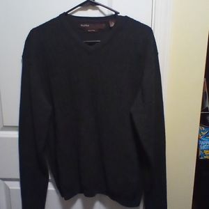 Perry Ellis merino wool v-neck sweater L